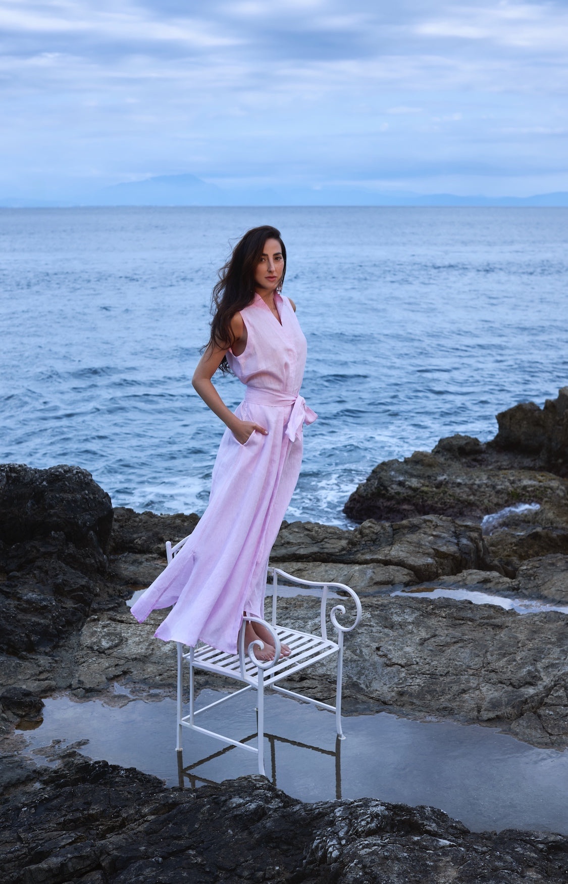 Elegant linen maxi dress with mandarin collar and madreperla buttons